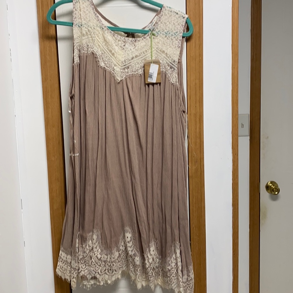 NWT Umgee tan/cream dress